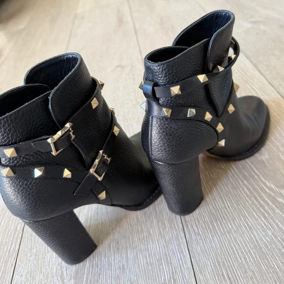 Valentino Garavani Black Grained Leather Rockstud Block Heel Ankle Boot - Picture 11 of 15